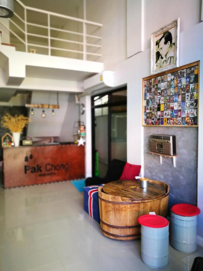 Pak Chong More Hostel エクステリア 写真